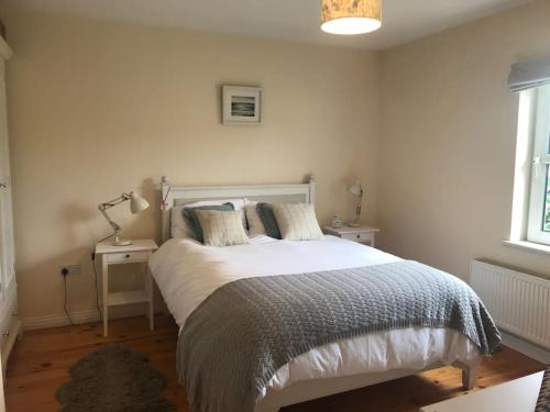 A bed or beds in a room at Luxury Wild Atlantic Way Retreat