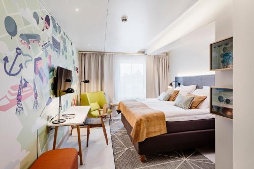 Ένα ή περισσότερα κρεβάτια σε δωμάτιο στο Hotel Indigo Helsinki-Boulevard by IHG