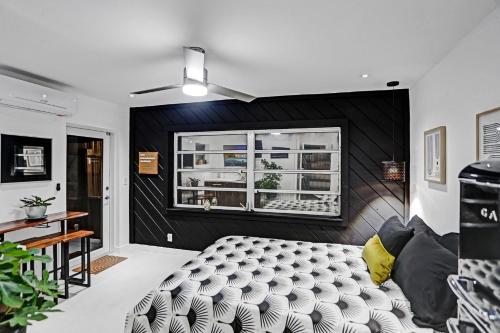 a bedroom with a bed and a window at Stylish Luxury Tropical Junior Suite in Fort Lauderdale