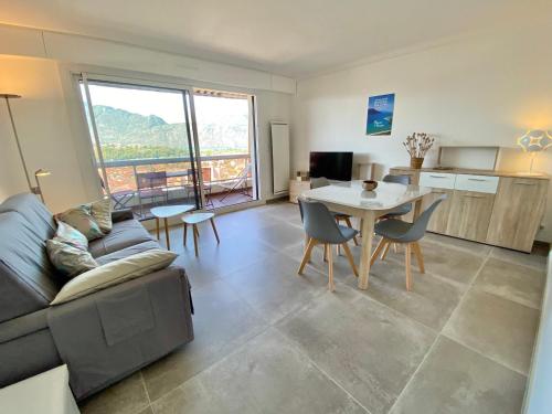 T2 Bis moderne au dernier étage avec parking à Aix-les-Bains - FR-1-555-69