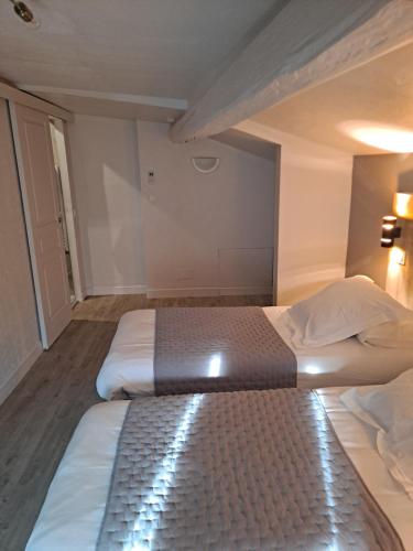Postel nebo postele na pokoji v ubytování Hôtel Du Viaduc