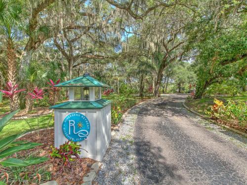 a sign for a park with a bird house on a road at Riverbend Retreat Fla in Riverview