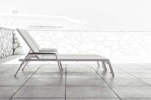 a bench in a room with a wall at WHITE DONKEY BOUTIQUE Hotel in Chrani