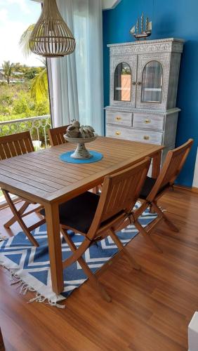 Imagen de la galería de Tropical Palms apartment Mauritius, en Pointe aux Cannoniers