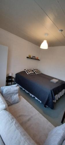 ein Schlafzimmer mit einem Bett und einem Sofa in der Unterkunft RELAX, Heart of Lapland, near the Tornio river in Tornio
