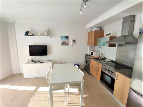 Η κουζίνα ή μικρή κουζίνα στο Apartment in Playa San Juan, Casa Greg
