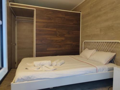 Uma cama ou camas num quarto em PARAISO Da PENHA
