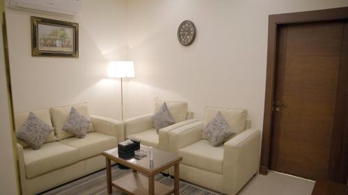 a living room with a couch and a table at نزل خيال للشقق المخدومه in Jazan