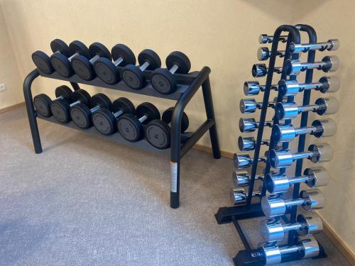 Das Fitnesscenter und/oder die Fitnesseinrichtungen in der Unterkunft Liebes Caroline 4-Sterne-Hotel