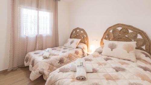 a bedroom with two beds with towels on them at Casa La Fuente Pintá Arenas by Ruralidays in Arenas