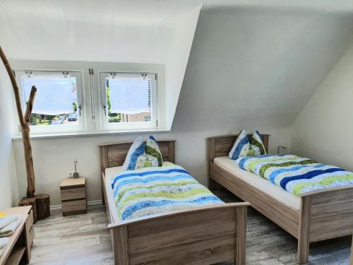 Кровать или кровати в номере Ferienwohnung Schweier - Außerhalb und doch zentral