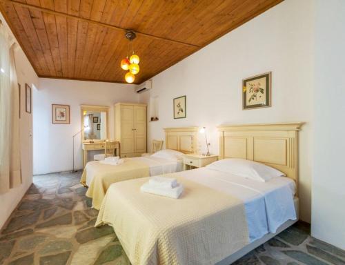 Imagen de la galería de Pure White Seven-Bedroom Villa - 4,736 sq ft or 440sqm - sleeps up to 16, en Drios