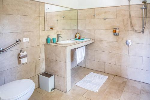 Kylpyhuone majoituspaikassa Villa Mer
