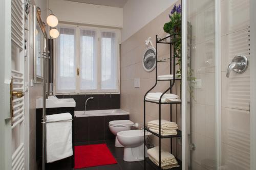 a small bathroom with a toilet and a sink at B&B Al Parco Giardini Margherita in Bologna