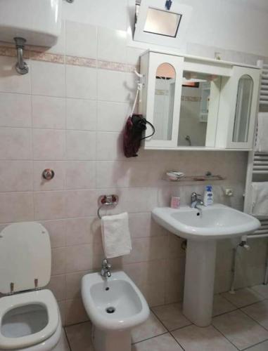 a bathroom with a toilet and a sink at La lucerna delle dodici stelle in Piglio