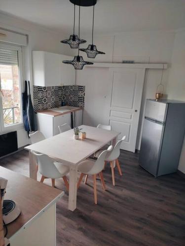 Η κουζίνα ή μικρή κουζίνα στο Superbe appartement bien placé