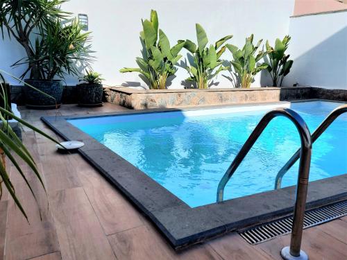 Bazén v ubytování Villa Playa Amadores - Luxury villa with heated pool nebo v jeho okolí