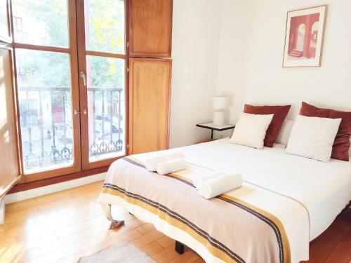HomeySeville-Special Apartment Arenal 6 pax, Parking Optional