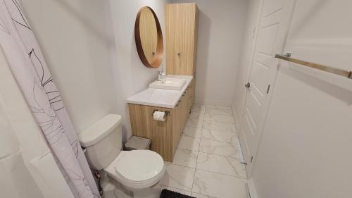 Ένα μπάνιο στο Spacieux 3 chambres à 5 minutes du Vieux- Quebec