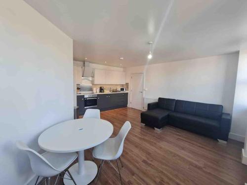 Gallery image of 2 Bed Apt, 20 mins from London, central romford in London