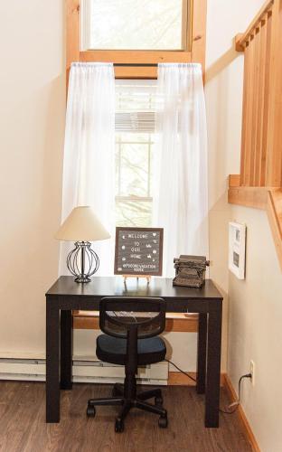 Gambar di galeri bagi Camelback Private Home located behind Waterpark & Ski Lift di Tannersville