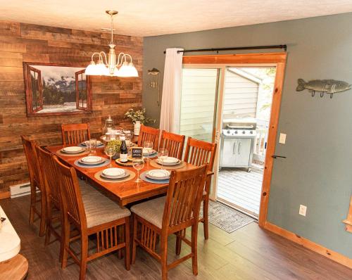 Gambar di galeri bagi Camelback Private Home located behind Waterpark & Ski Lift di Tannersville