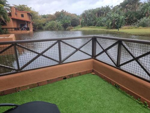 Gallery image of STUNNING LAKESIDE VILLA IN GOLF ESTATE in Durban