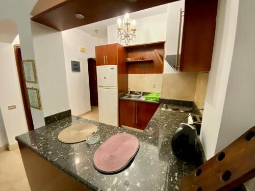 luxury one bedroom in west golf with sharing pool