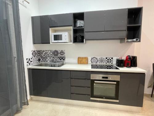 Ett kök eller pentry på Brand new Appartement of two bedrooms in Sliema