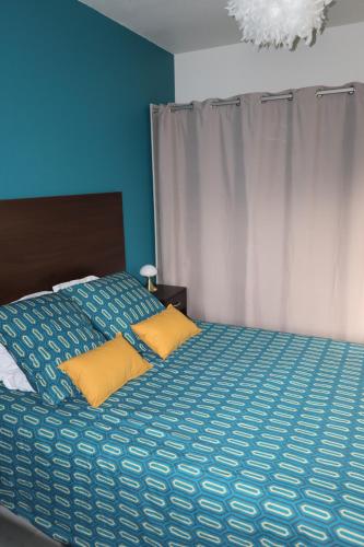 Posteľ alebo postele v izbe v ubytovaní Charmant 2 pièces proche d Honfleur, piscine en saison, parking gratuit, Wifi