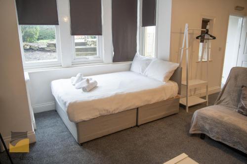 a bedroom with a bed with two teddy bears on it at - Monthly Stay Offer - en-suite - kitchenette - in Monkwearmouth
