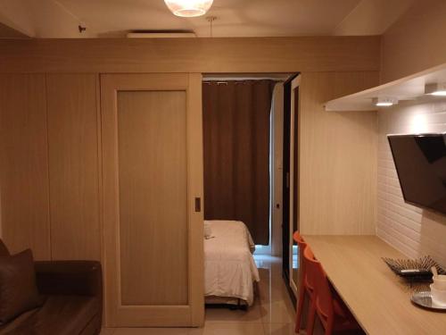 a room with a door leading to a bedroom at Jazz Residences by Destina Stays, Makati, Metro Manila in Manila