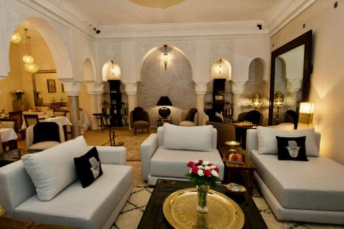 a living room with two couches and a table at La Claire Fontaine in Marrakech
