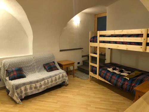 A bed or beds in a room at CASA DIAF appartamento incantevole Carano Ville di Fiemme