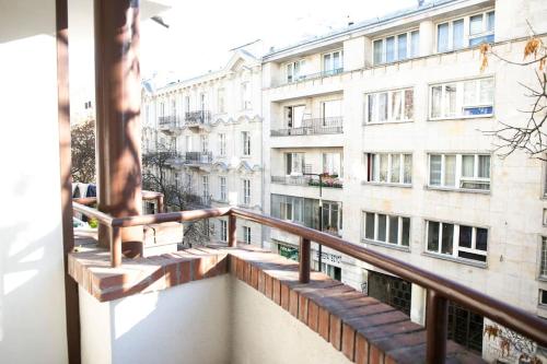 Balkón alebo terasa v ubytovaní oompH Warsaw Center Well Designed Apartment with Balcony