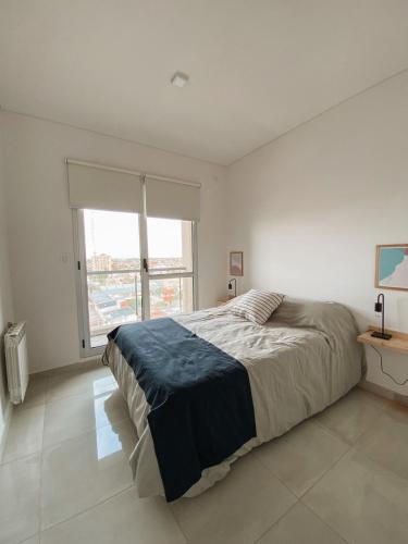 Giường trong phòng chung tại Hermoso departamento a estrenar en Bahia Blanca