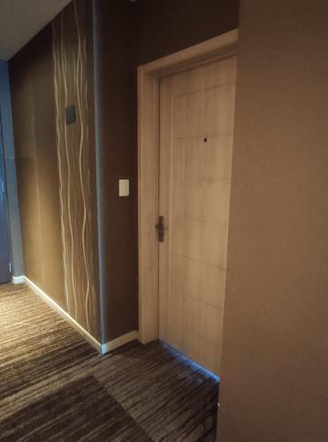 an empty hallway with a white door in a room at Condominios W Nordelta Bahia,Tigre,Parking,Gym in Tigre