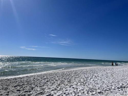 PALM COVE VACATION HOME- One level, Community pool, Pet Friendly photo 53