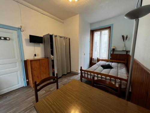 Studio La Bourboule, 1 pièce, 2 personnes - FR-1-667-39
