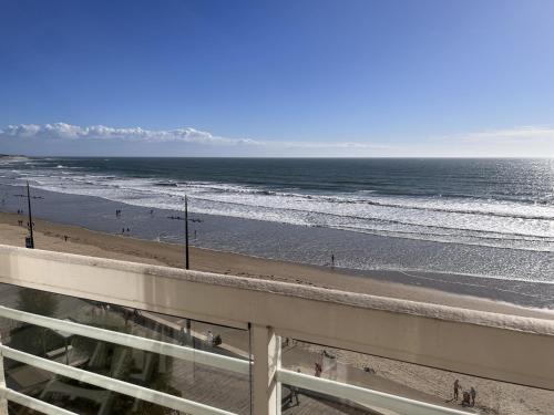 Appartement 2 chambres, parking privatif, proche mer - FR-1-197-548