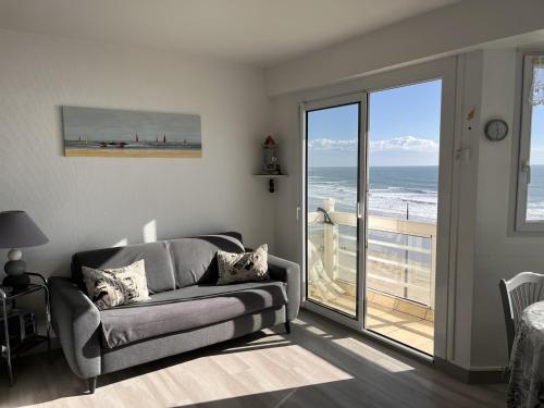 Photo de la galerie de l'établissement Appartement 2 chambres, parking privatif, proche mer - FR-1-197-548, à Les Sables-dʼOlonne