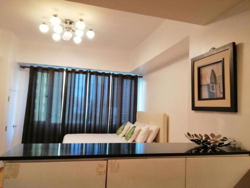 Gambar di galeri bagi Prime Avant BGC Location Apartments by PH Staycation di Manila