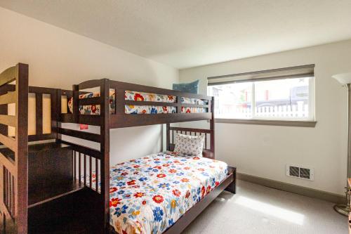 a bedroom with two bunk beds and a window at RIVERWALK SEASIDE- Walk to beach, One level home, pet friendly in Seaside