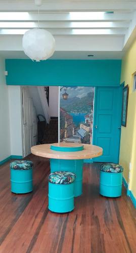 a table and stools in a room with a table at NATIVUS Art-Hostel in San José