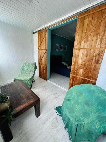 a room with a table and a chair and a room with a bed at Villa Kazabona Saint-Pierre centre - Chambres d'hôte in Saint-Pierre