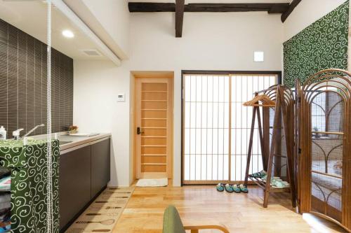 ゲストハウス至の宿 Shibainu-Themed Guesthouse