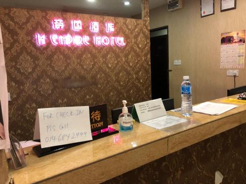 a counter with a sign that says be in a stupid room at Super OYO 90668 Joy Inn in Miri