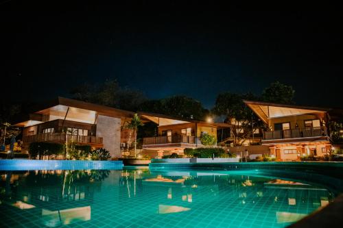 a large swimming pool in front of a house at night at Estancia de lorenzo in San Mateo
