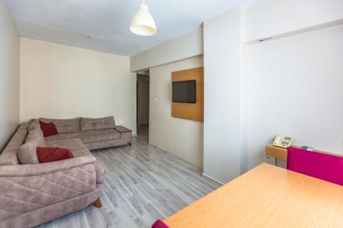 a living room with a couch and a tv at Formback Thermal Suit & Apart in Bursa