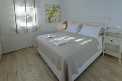 Ένα ή περισσότερα κρεβάτια σε δωμάτιο στο Aegean Suites